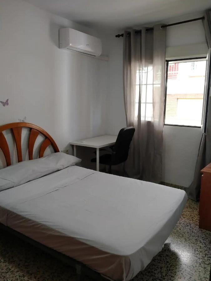 Apartamento 3 Dormitorios Frente A Hospital De Traumatologia Granada Eksteriør bilde