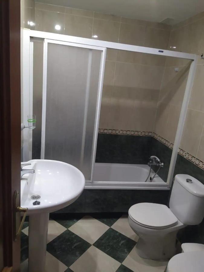 Apartamento 3 Dormitorios Frente A Hospital De Traumatologia Granada Eksteriør bilde